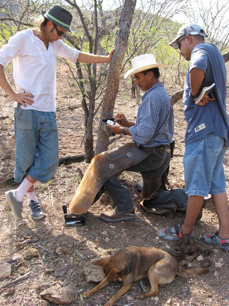 Rancho Calabozo Vaquero Tico Resets the Motion Camera with <i>Naturalia</i> and <i>Northern Jaguar Project</i> Staff